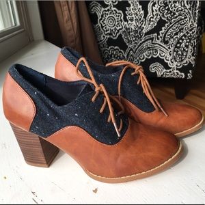 Two-tone heeled oxfords